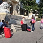 studenti-cu-bagaje-in-fata-la-uaic_6548