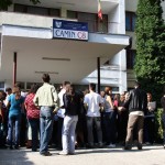 studenti-la-rand-cazare-camin-c8_6567