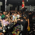 playboy-15-nov-foto-iepurasi-pe-masa-multime-Crudu