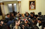 Elena Udrea inconjurata de ziaristi la Iasi