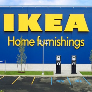 Bişniţari din toate mall-urile, uniţi-vă! Ikea vine la Iaşi!