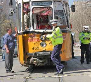 Angajaţii ApaVital au ajuns să le dea la gioale celor de la RATP