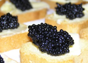 Caviar cu mămăligă rece