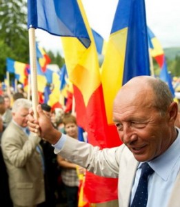 Traian_Basescu_steaguri